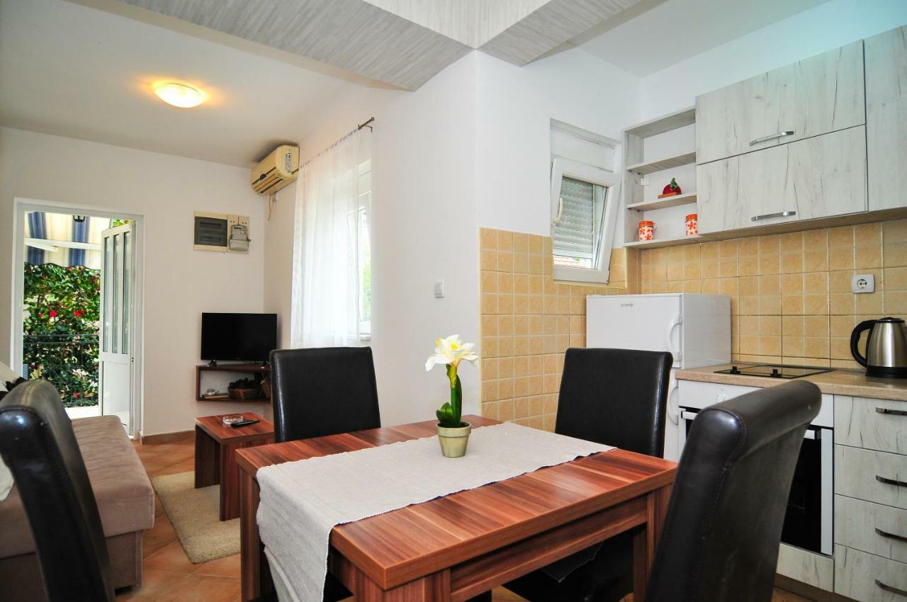 Apartments Pean Tivat Buitenkant foto