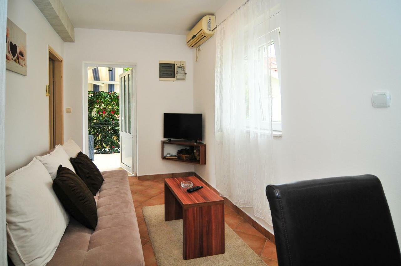 Apartments Pean Tivat Buitenkant foto